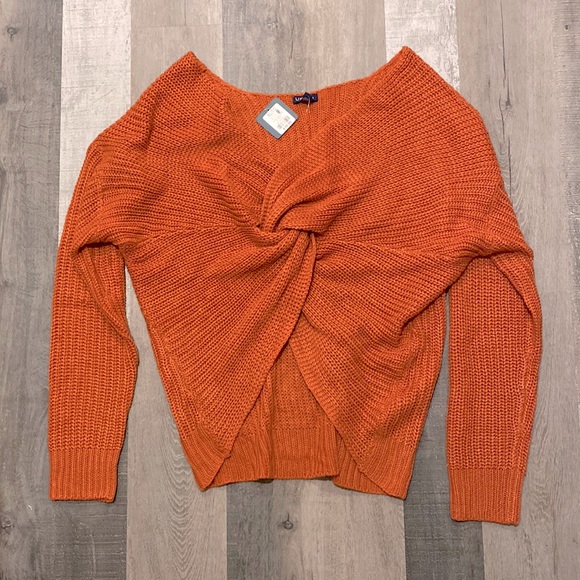 Knotted orange v-neck knitted sweater. - Picture 1 of 3